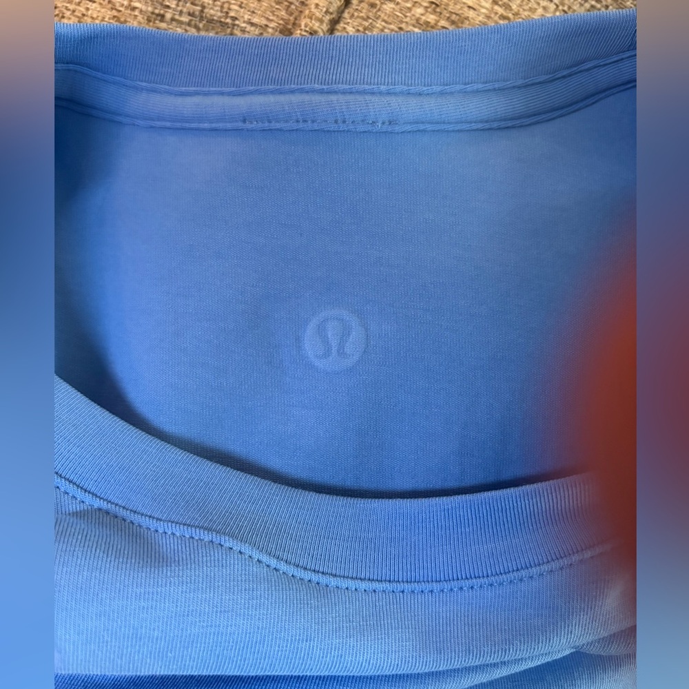 Lululemon Love crew pool size 4 Blue Crew Neck T-Shirt - Picture 3 of 3